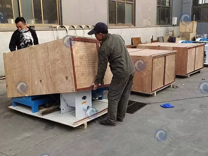 Wooden case packing