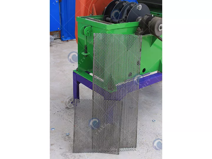 Cattle feed grinder