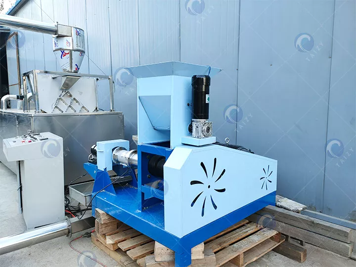 Fish feed making machine