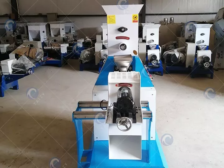 Fish feed extruder