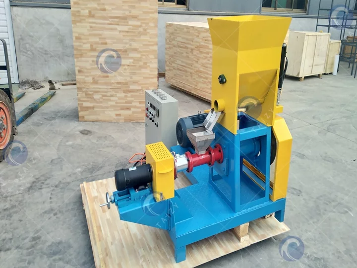 Fish feed pelletizing machine