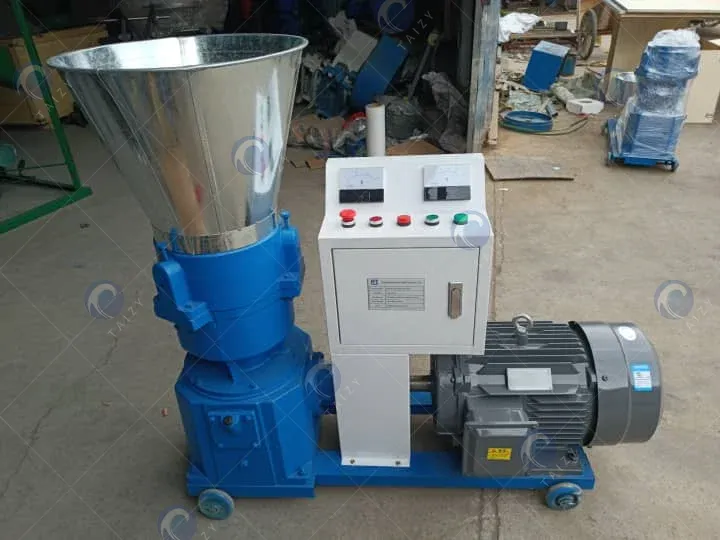 Animal Feed Pellet Making Machine For Pourlty 6 Animal feed pellet machine with diesel engine