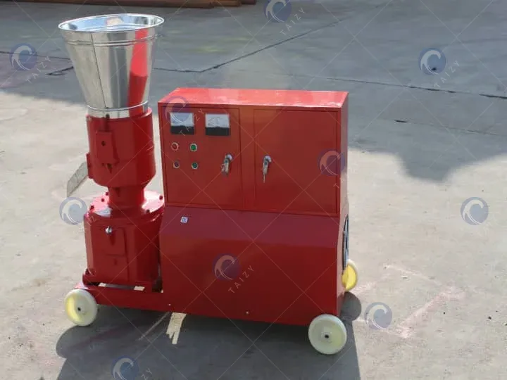 Animal Feed Pellet Making Machine For Pourlty 5 Feed pellet machine with electric motors