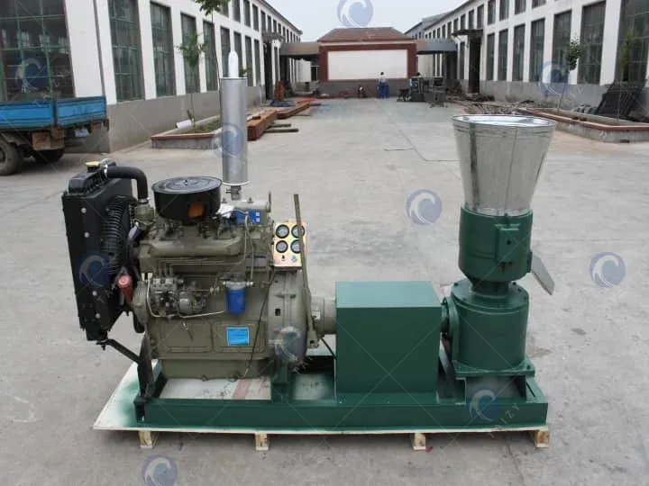 Animal Feed Pellet Making Machine For Pourlty 3 Food pellet maker with petrol engine