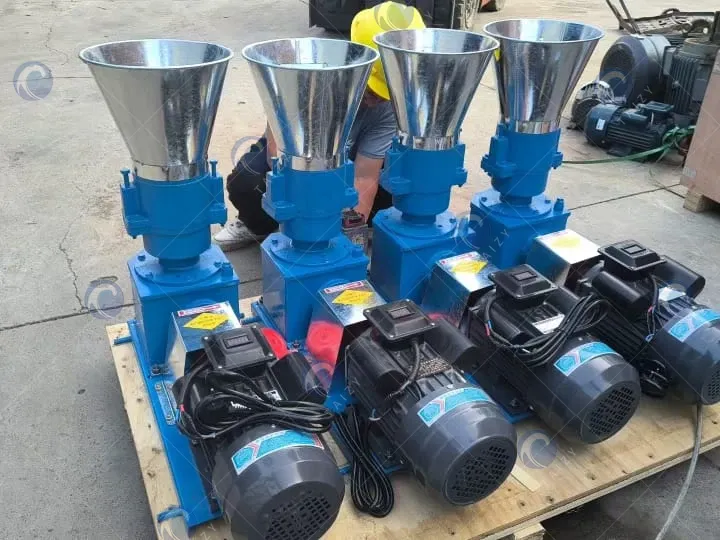 Feed pelleting machine