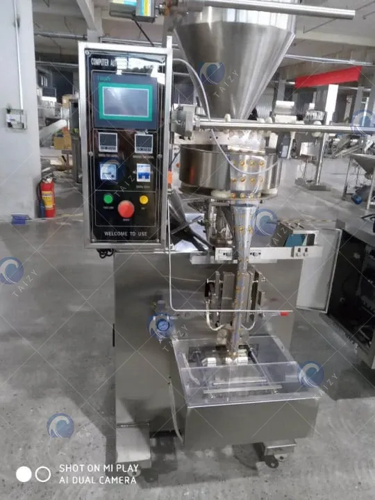 fish feed pellet filling and sealing machine