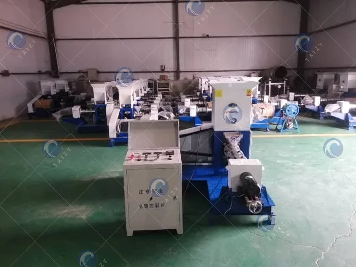 Syrian Customer Purchased Dgp-70 Fish Food Pellet Maker 1 मछली फ़ीड गोली बाहर निकालना मशीन