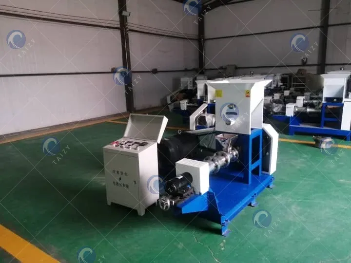 Syrian Customer Purchased Dgp-70 Fish Food Pellet Maker 5 मछली चारा पेलेट बनाने की मशीन