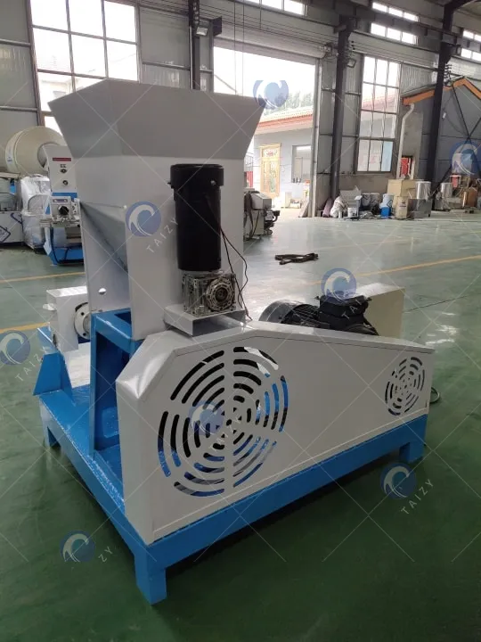 Dog feed pelletizer machine