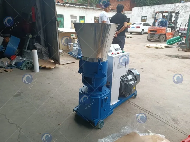 Rabbit Feed Pellet Making Machine 9 Rabbit food pellet making machine