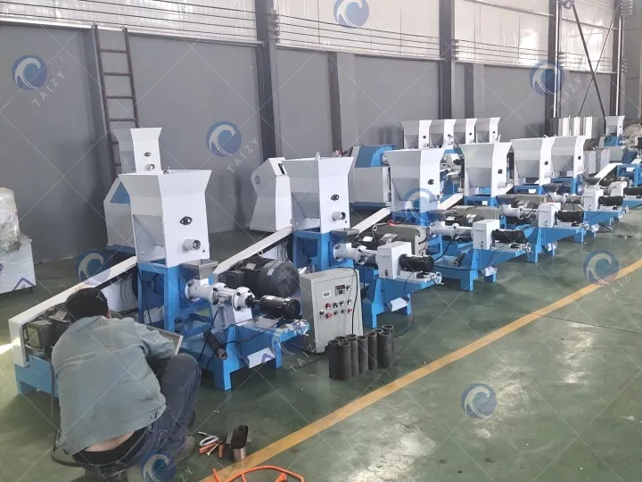 Machine à pellets pour aliments pour chiens