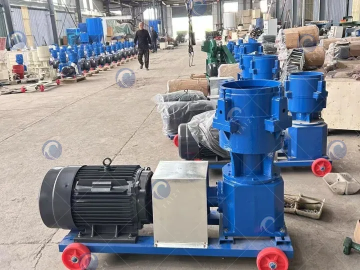Animal feed pellet machine