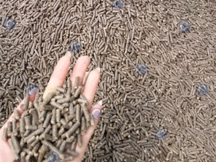 Feed pellets