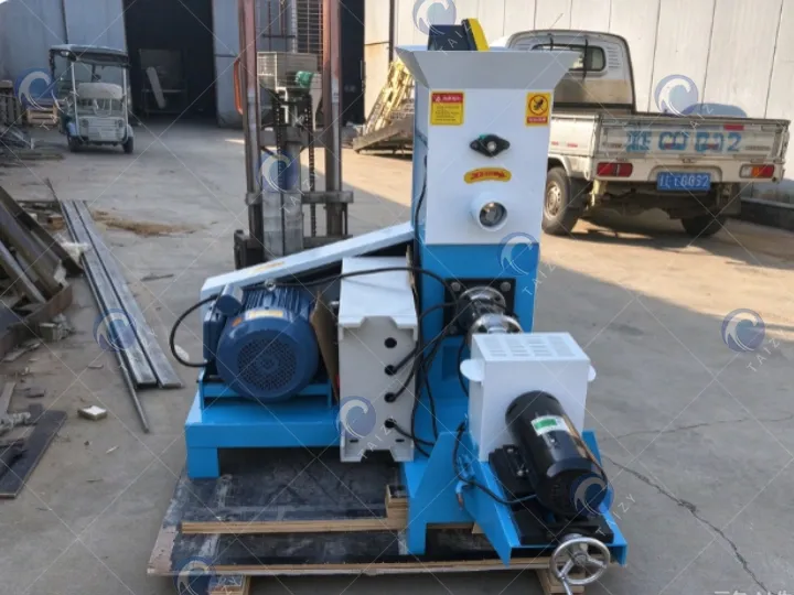 Floating fish food pellet machine